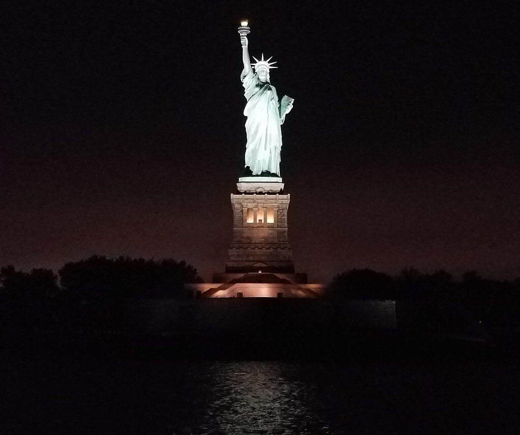 1024px-The_Statue_of_Liberty_NYC_2020-1