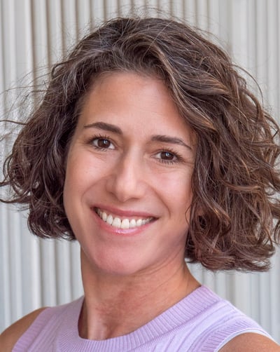 danyahenninger-headshot-crop