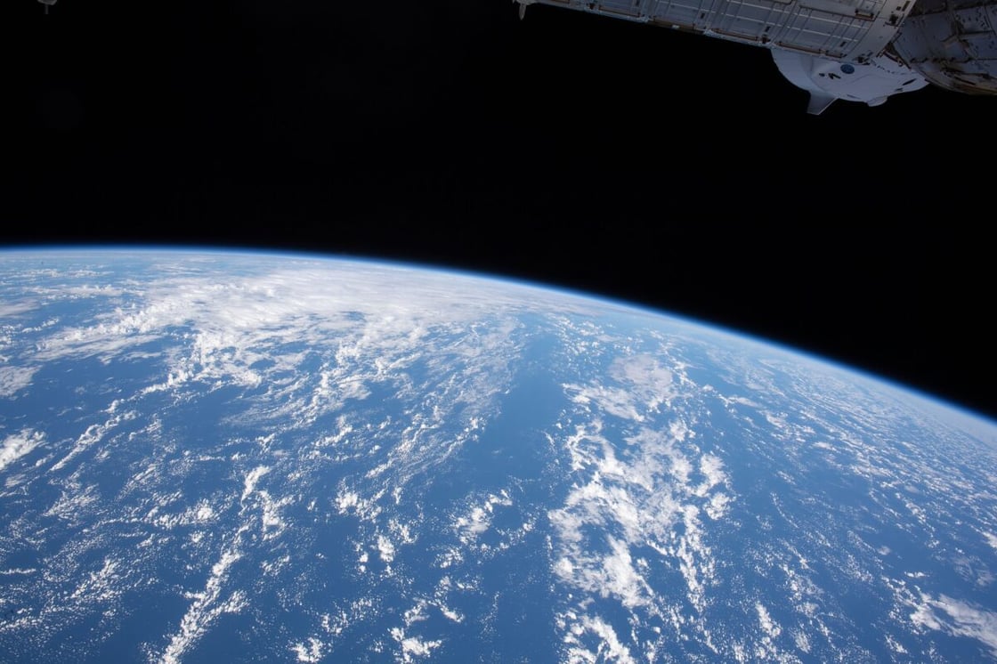 earth-space-shuttle-orbit-2021-1200x800